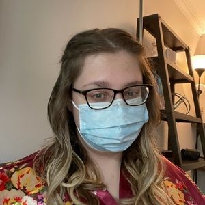 Meet your Posher, Danielle